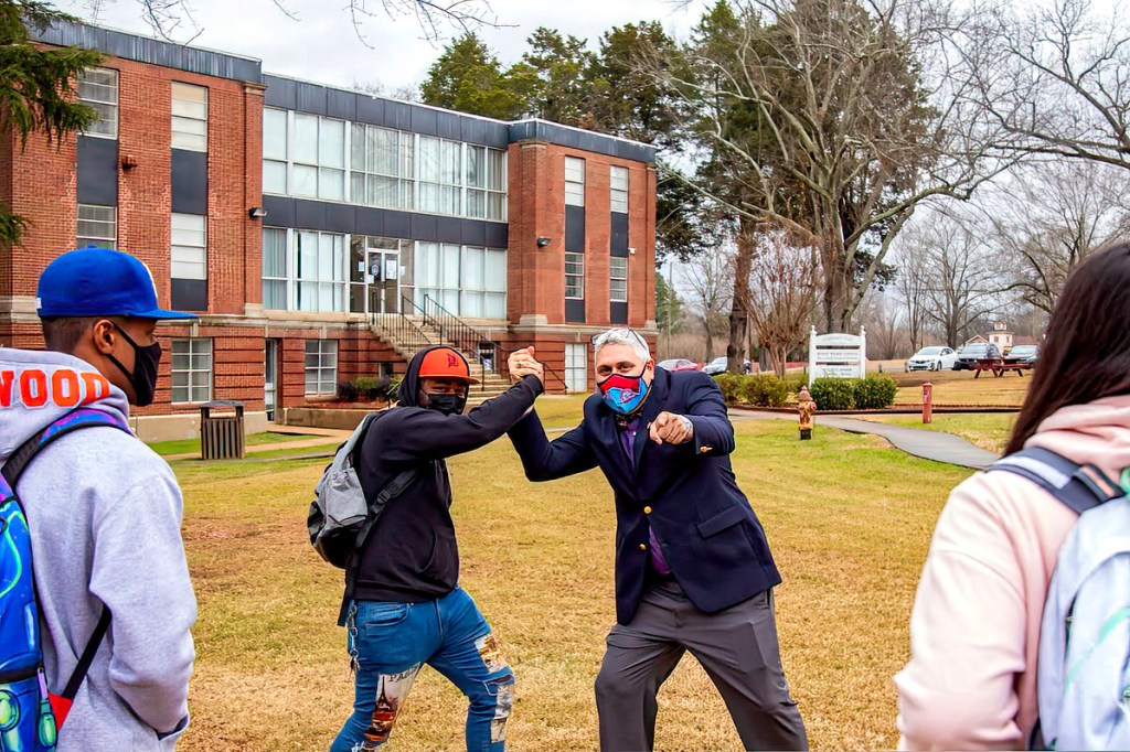 Photo of student working at Luis Camillo's outside class at Talladega College.